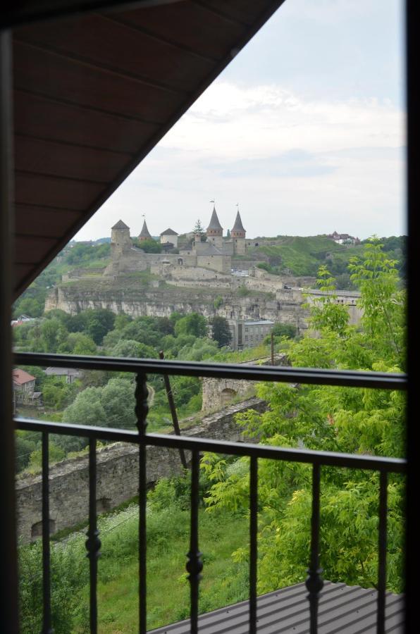 Джерело Kamianets Podilskyi Bagian luar foto
