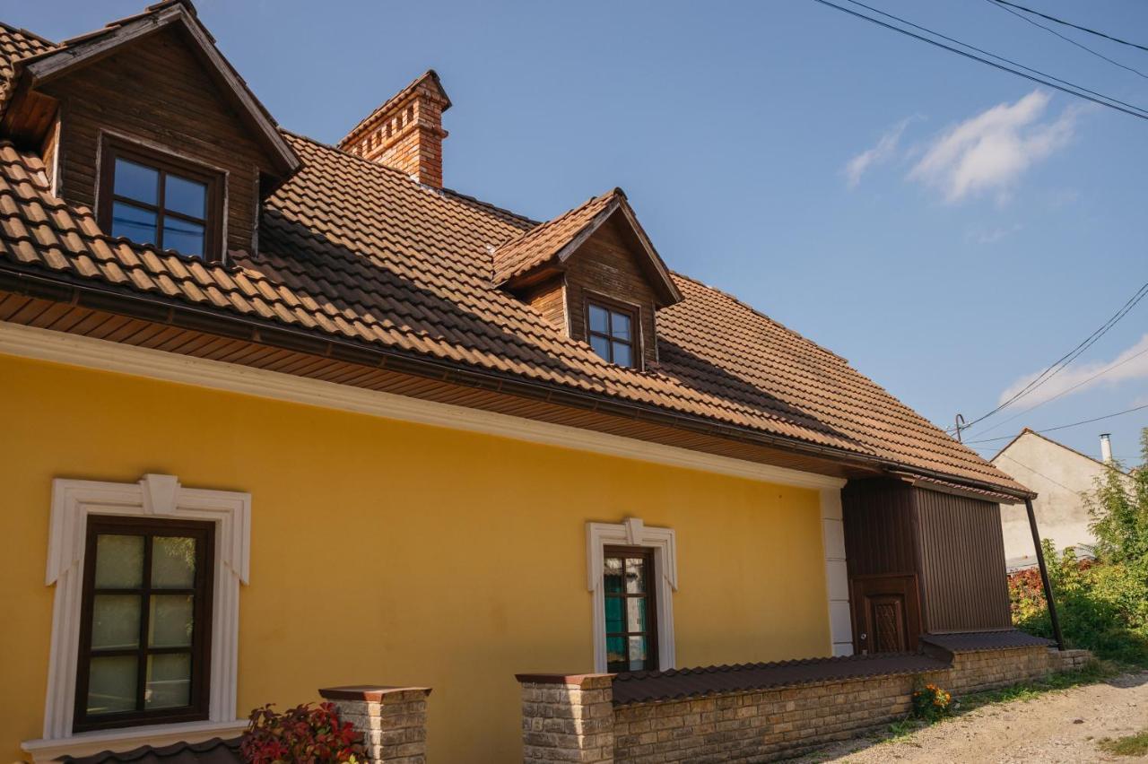 Джерело Kamianets Podilskyi Bagian luar foto