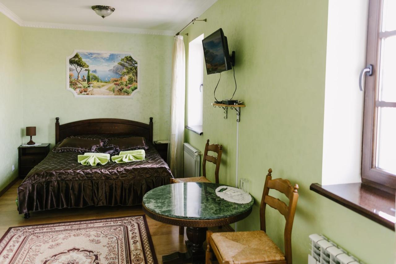 Джерело Kamianets Podilskyi Bagian luar foto